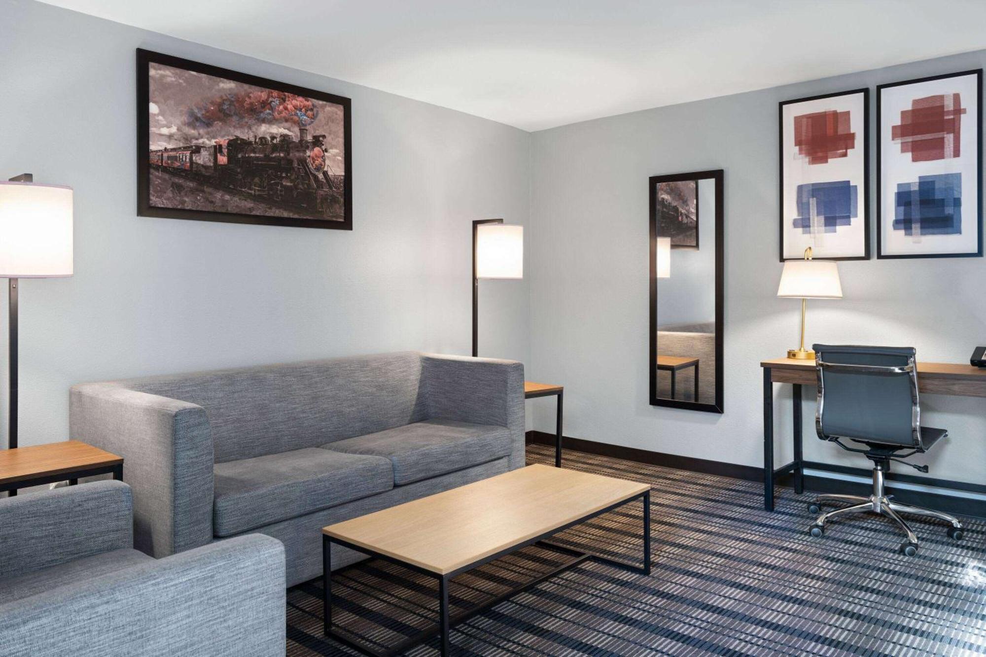 AmericInn by Wyndham Beaver Dam Eksteriør bilde