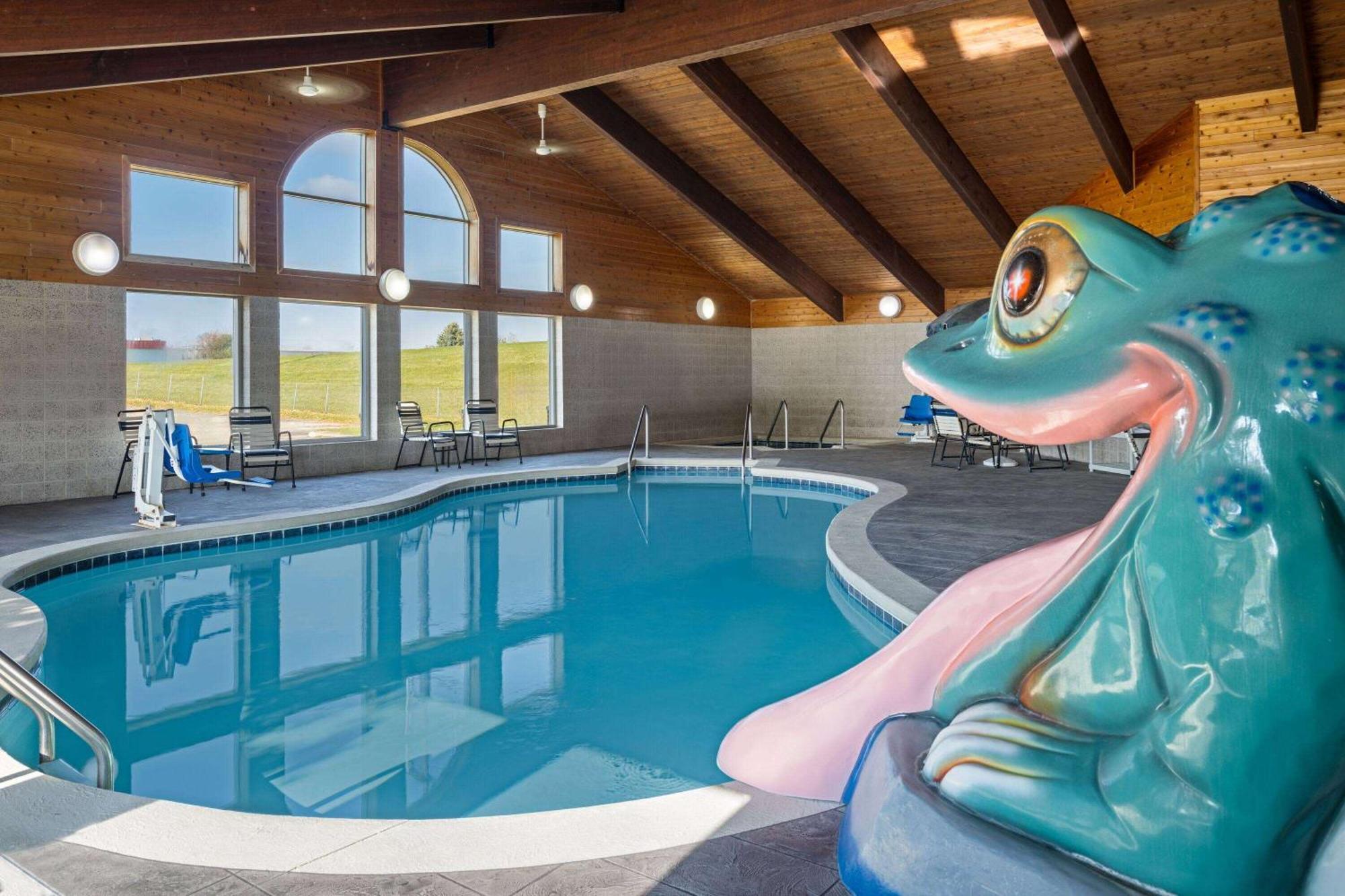 AmericInn by Wyndham Beaver Dam Eksteriør bilde